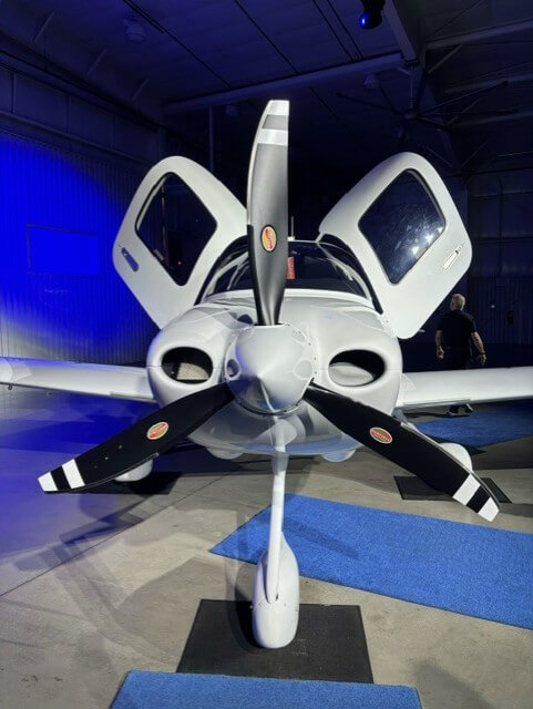 Fleet- N825CQ front view (1)